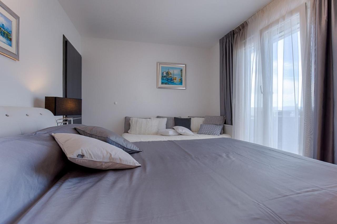 Holiday House Queens With Sea View Селце Екстериор снимка