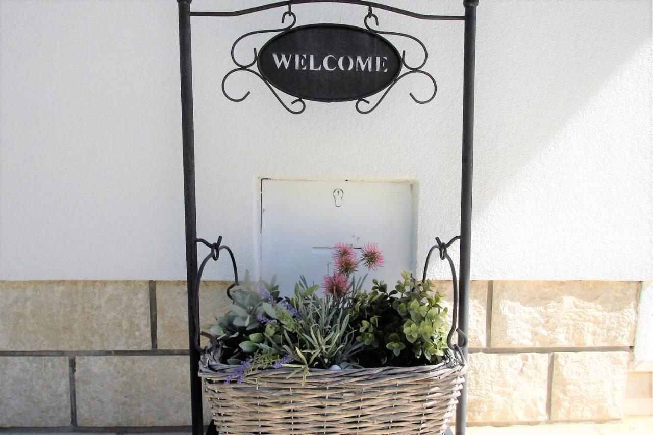 Holiday House Queens With Sea View Селце Екстериор снимка