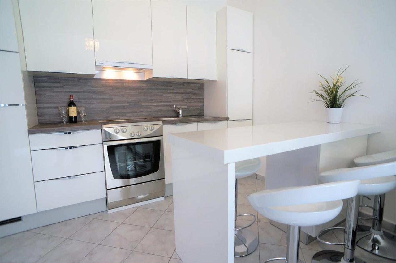 Holiday House Queens With Sea View Селце Екстериор снимка