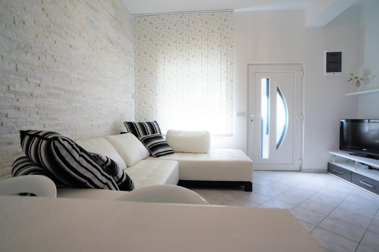 Holiday House Queens With Sea View Селце Екстериор снимка