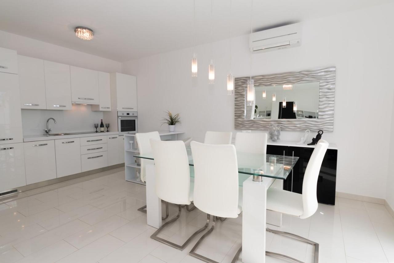 Holiday House Queens With Sea View Селце Екстериор снимка