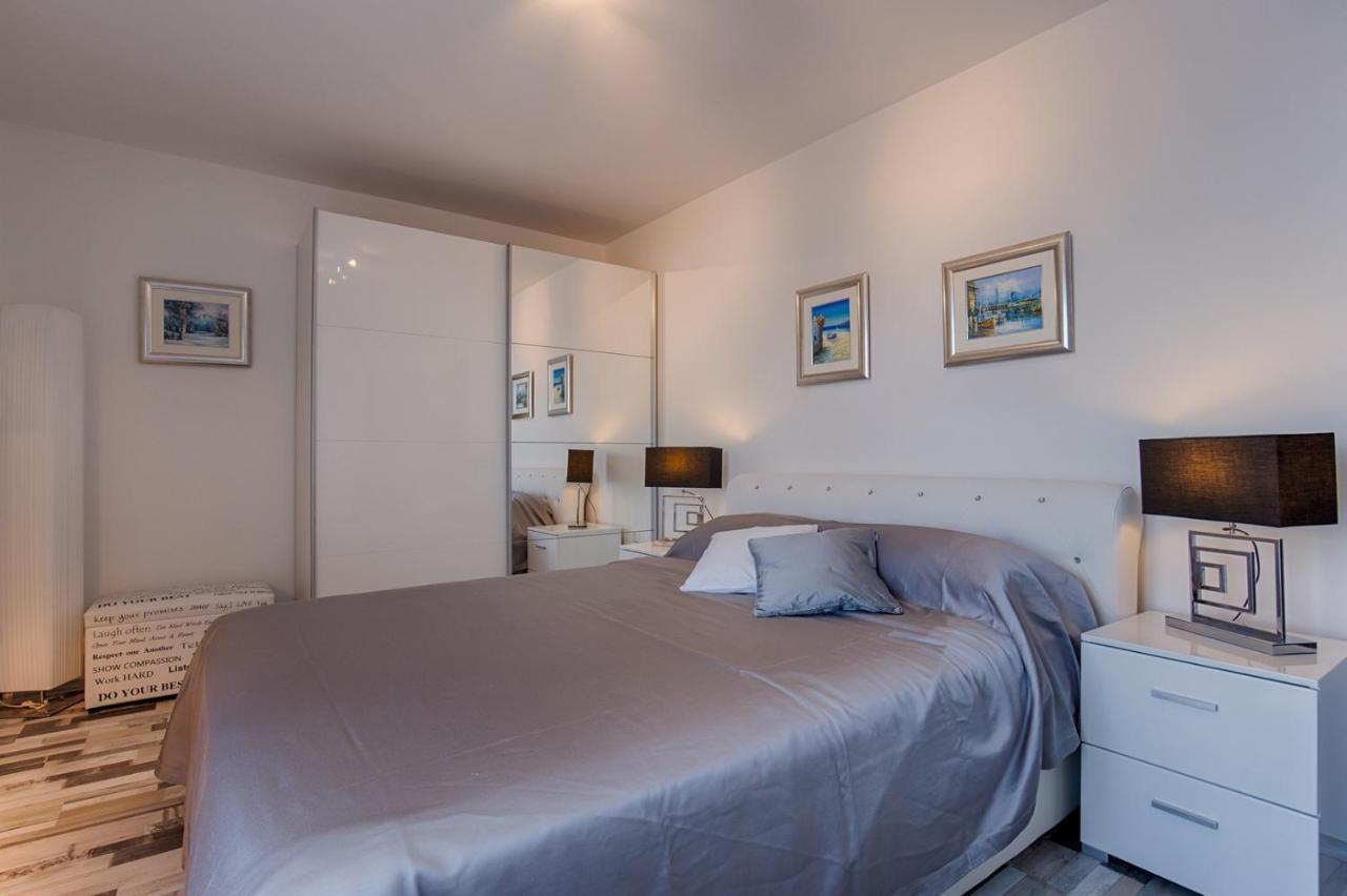 Holiday House Queens With Sea View Селце Екстериор снимка