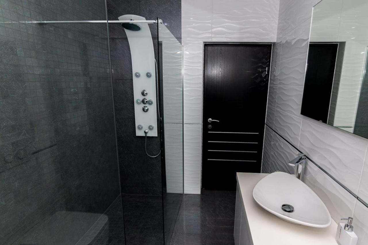 Holiday House Queens With Sea View Селце Екстериор снимка